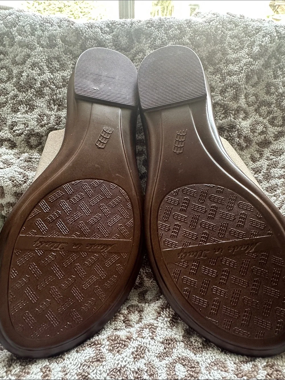 Italian Shoemakers Brown Tan Elastic Band Thong Sandals